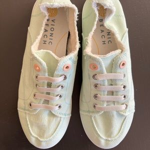 Vionic beach casual sneakers